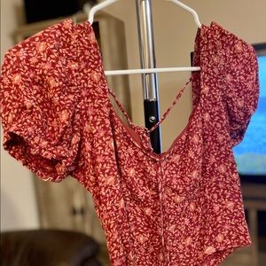 Medium, floral short-sleeve crop top